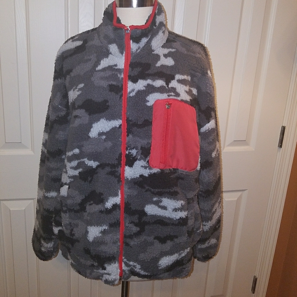 Athletic Collection grey camo, front zip, L